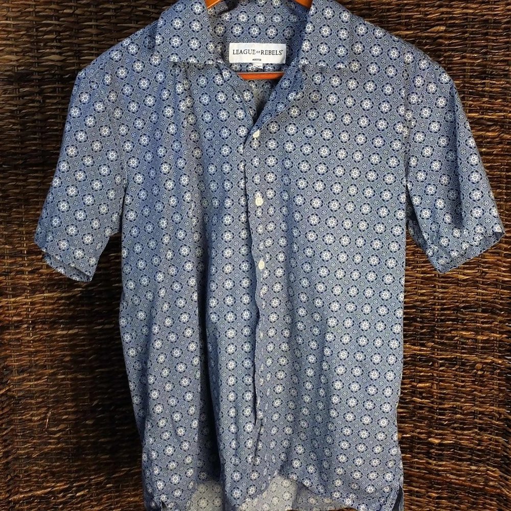 League of Rebels Blue Pattern Button Up Short Sleeve Medium